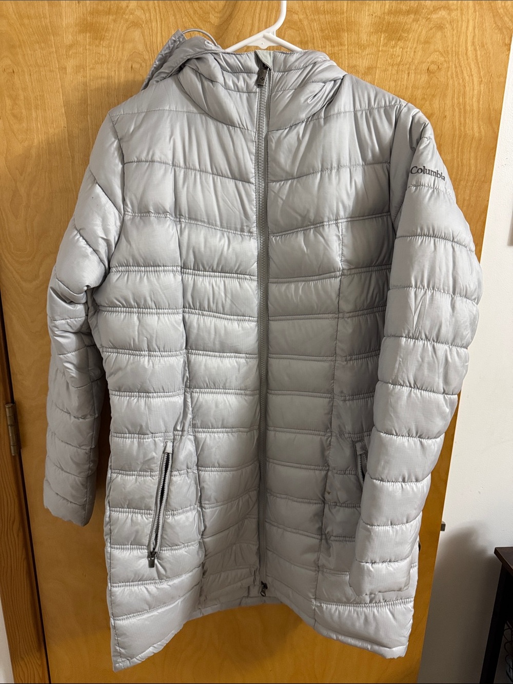 Columbia Light Gray Women’s Packable Hooded Puffer Coat